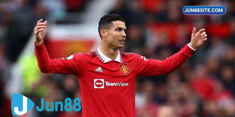 Ronaldo rời Manchester United ngay sau World Cup 2022