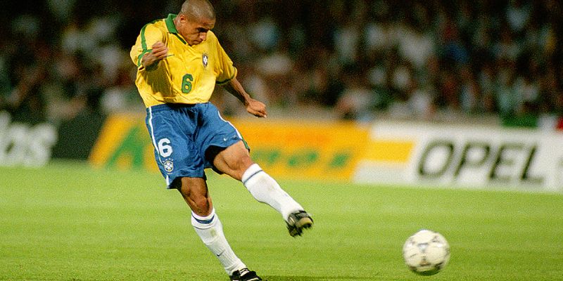 Giới thiệu đôi nét về cầu thủ Roberto Carlos